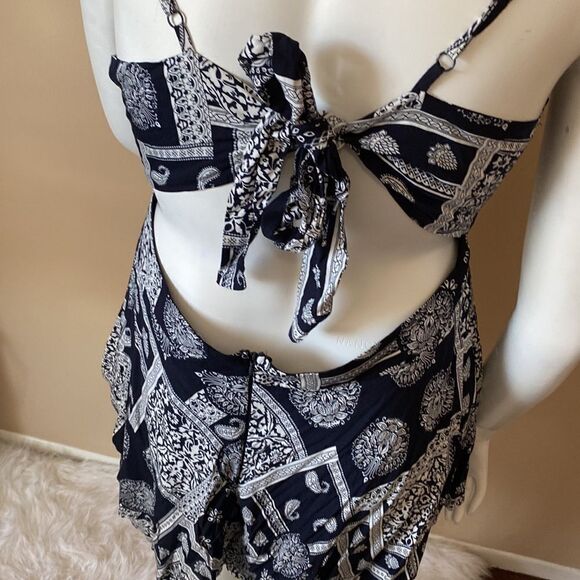 NWT Fashion Nova Paisley Desires Romper - Navy - Picture 15 of 15